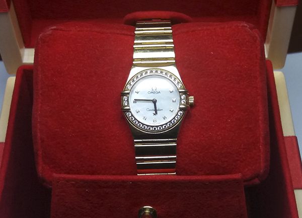 Caja Aragonesa de Metales Preciosos. Reloj plateado